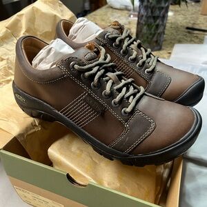 Men’s KEEN lace up Austin shoes
